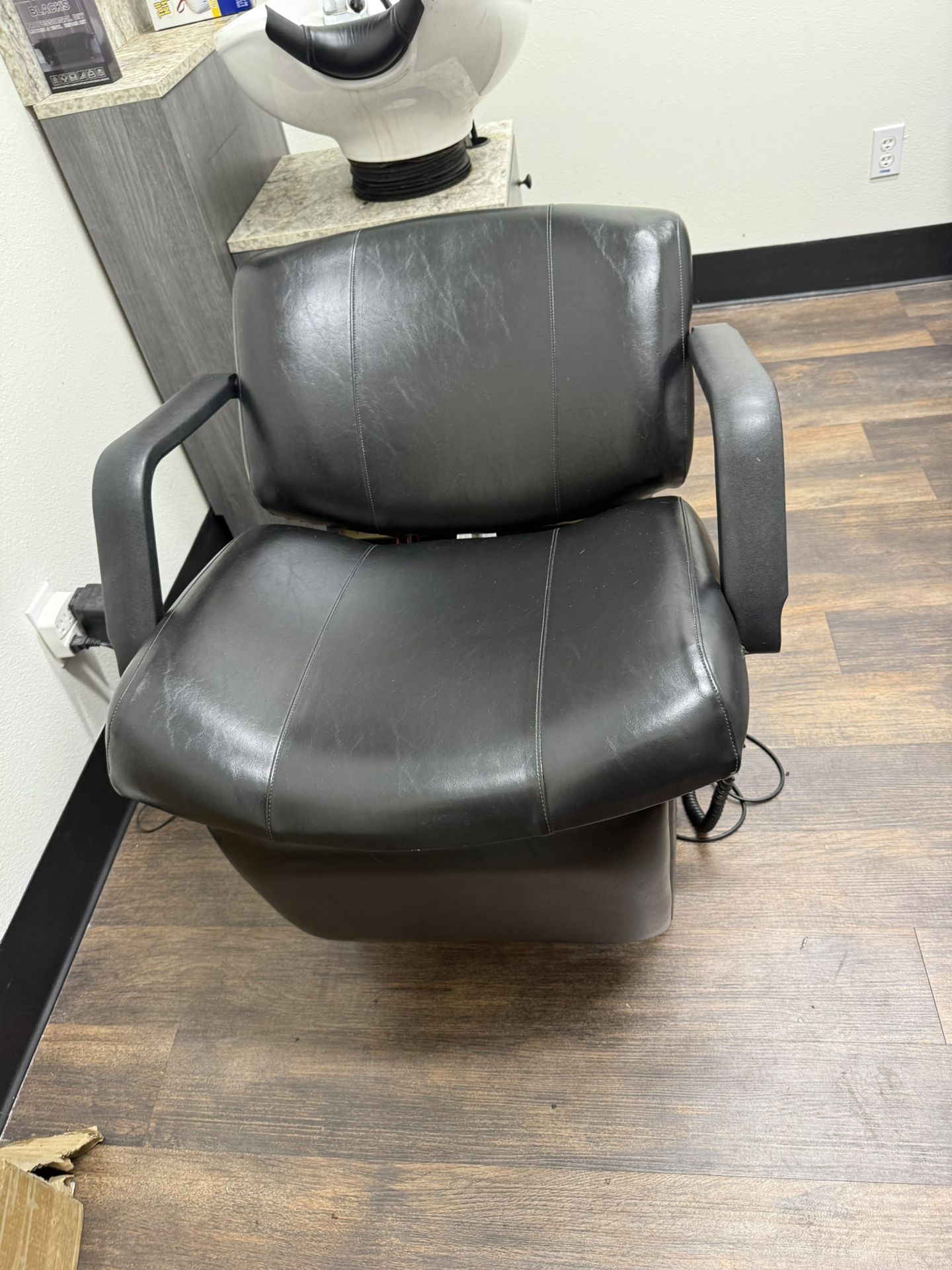 Salon Suite Equipment For Must Go!!!!! Moving Tomorrow