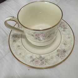 12-PIECE NORITAKE CUP & SAUCER SET