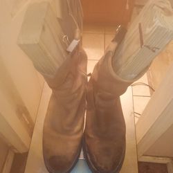 VIBRAM{brown leather laceless steel toe boots