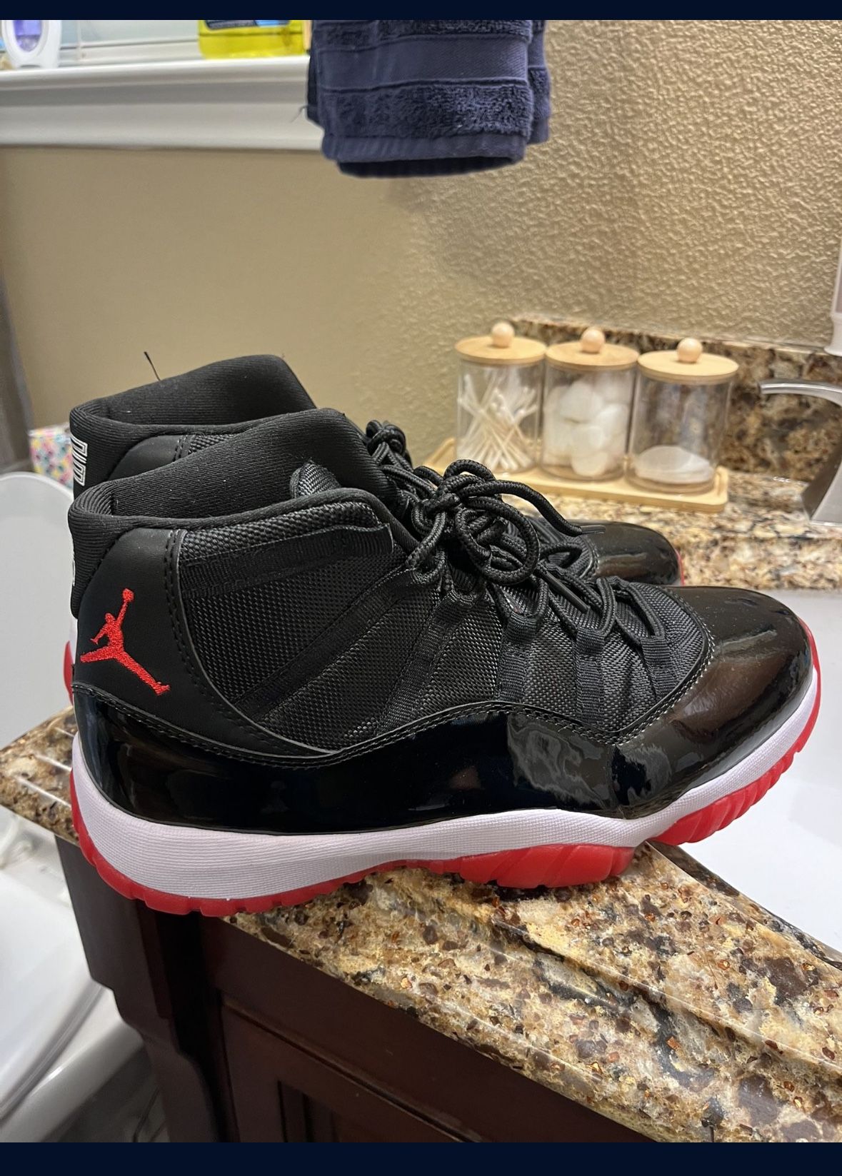 Jordan 11 The Breds Size 11 145$ Slightly Creased 