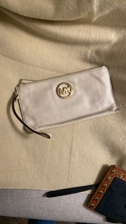 Cream Wristlet
