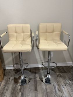 2 high quality bar stools