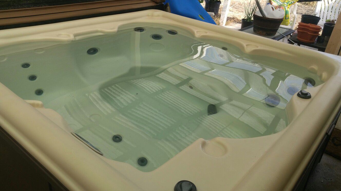 Viking Eclipse Oasis 7x7 energy saver hot tub spa jacuzzi - 6 seat lounger 110/220 plug outlet. Paypal ok