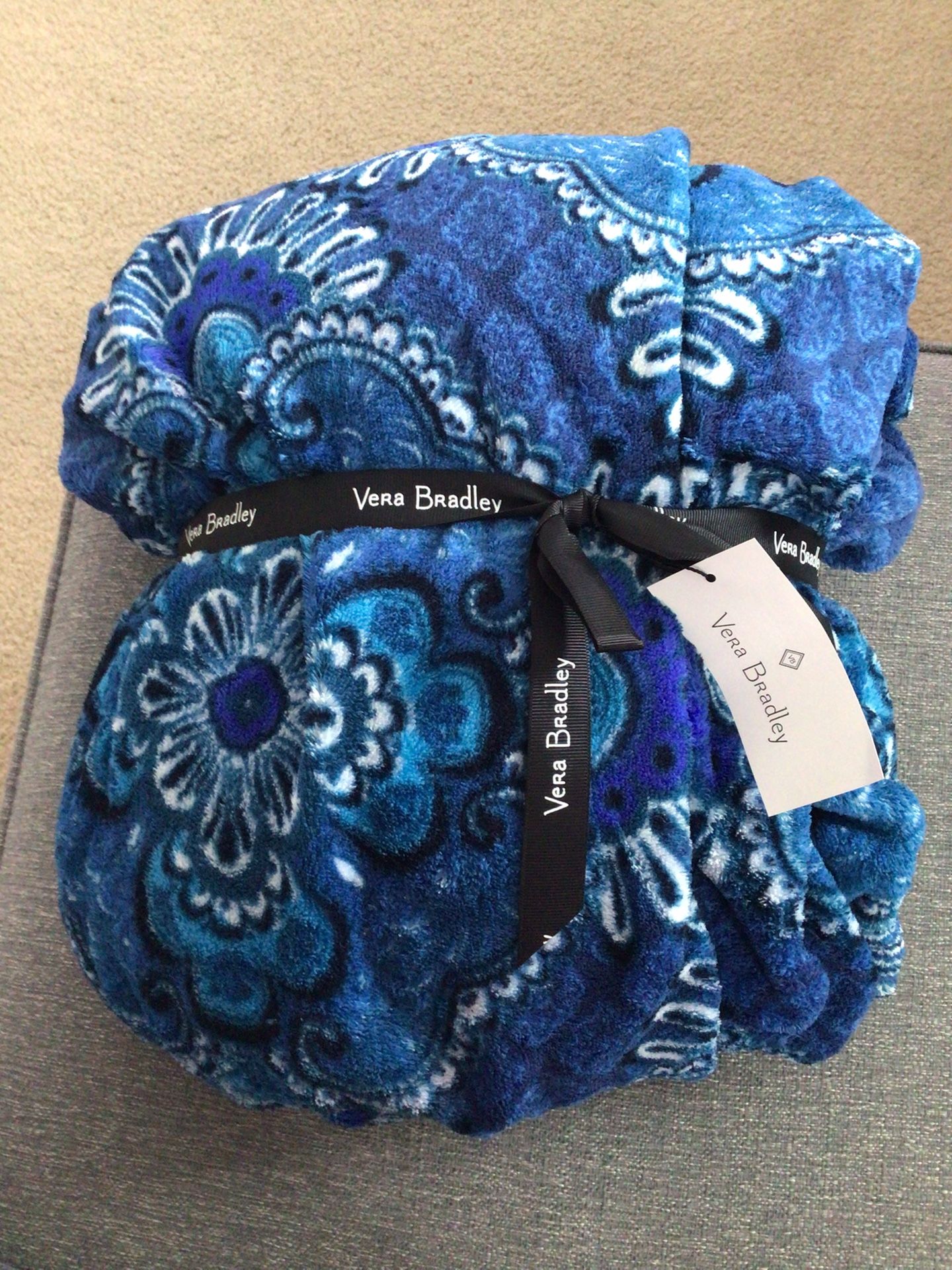 New! Vera Bradley Tapestry Blanket 80”x50” Fleece Oversize Throw Never Used Blue Plush
