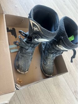 Dirt bike boots