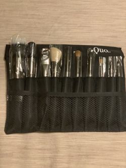 Quo makeup brushes with belt