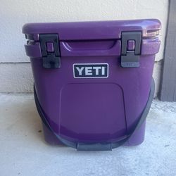 Yeti roadie 20 Nordic Purple Cooler 