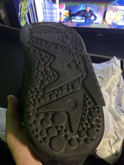 brand new shoes they are pumas i got them and they dont fit me. havent been worn once. they are men 8.5 size