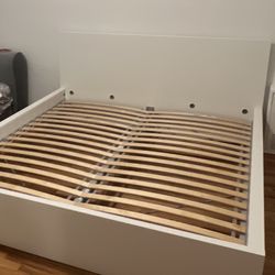 IKEA Malm King Bed frame + 2 Drawers 