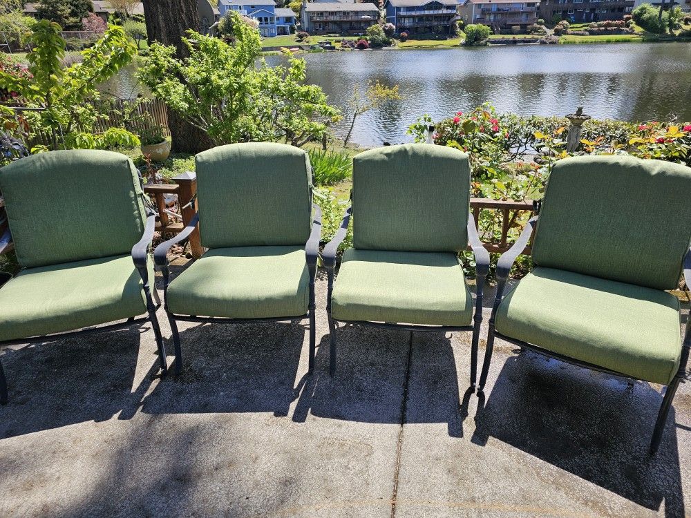 Patio/ Outdoor Furniture...4 Stackable Metal Chairs With 🔥pit Table