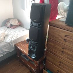 Three Speakers On Sale For $75 And They Go To A Stereo System