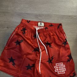 eric emmanuel’s size meduim 