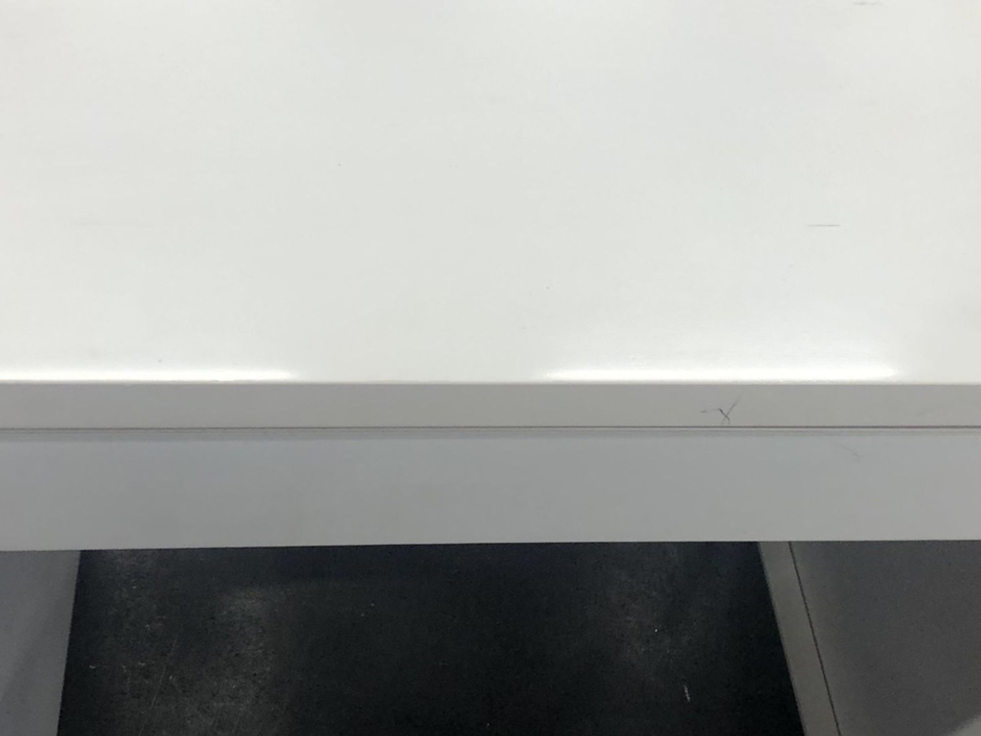 6 white desk 1 black color