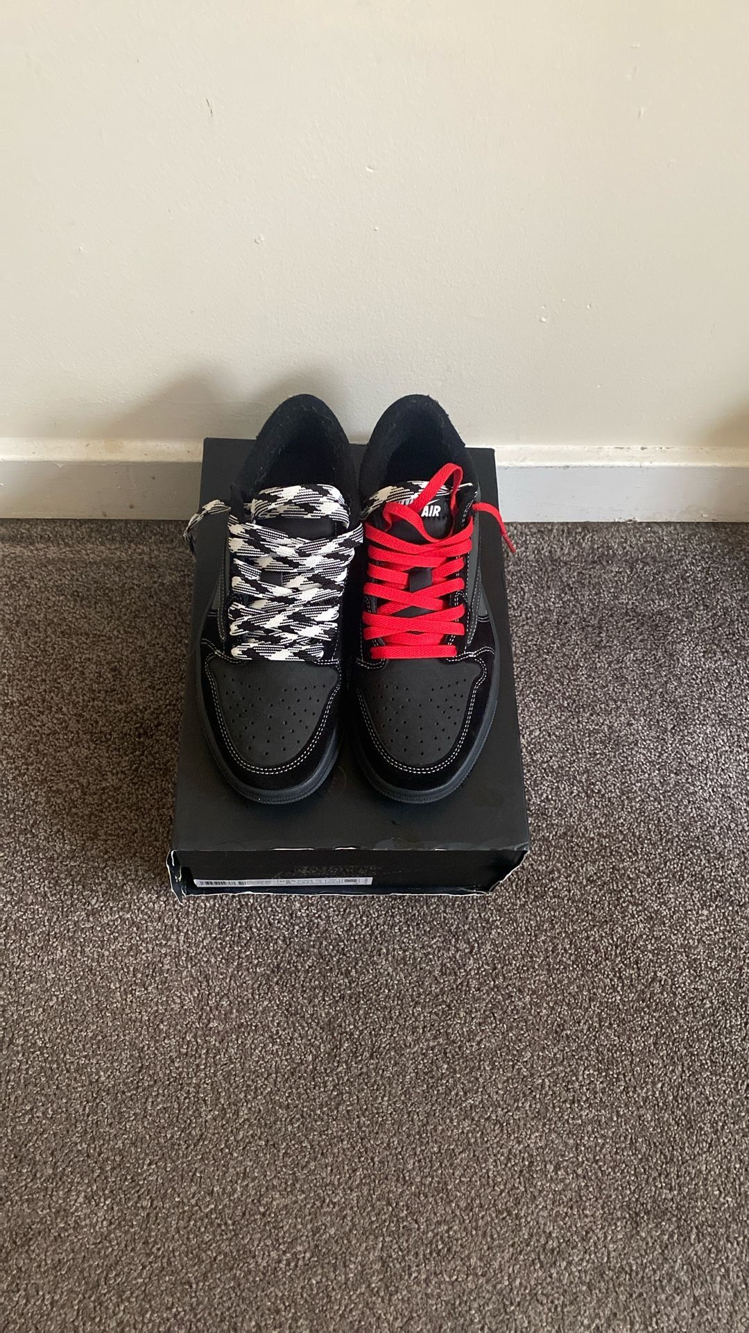 Travis Scotts Jordan 1 Low Black Phantom