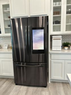 28 cu. ft. 3-Door French Door Refrigerator with Family Hubโข in Black Stainless Steel
