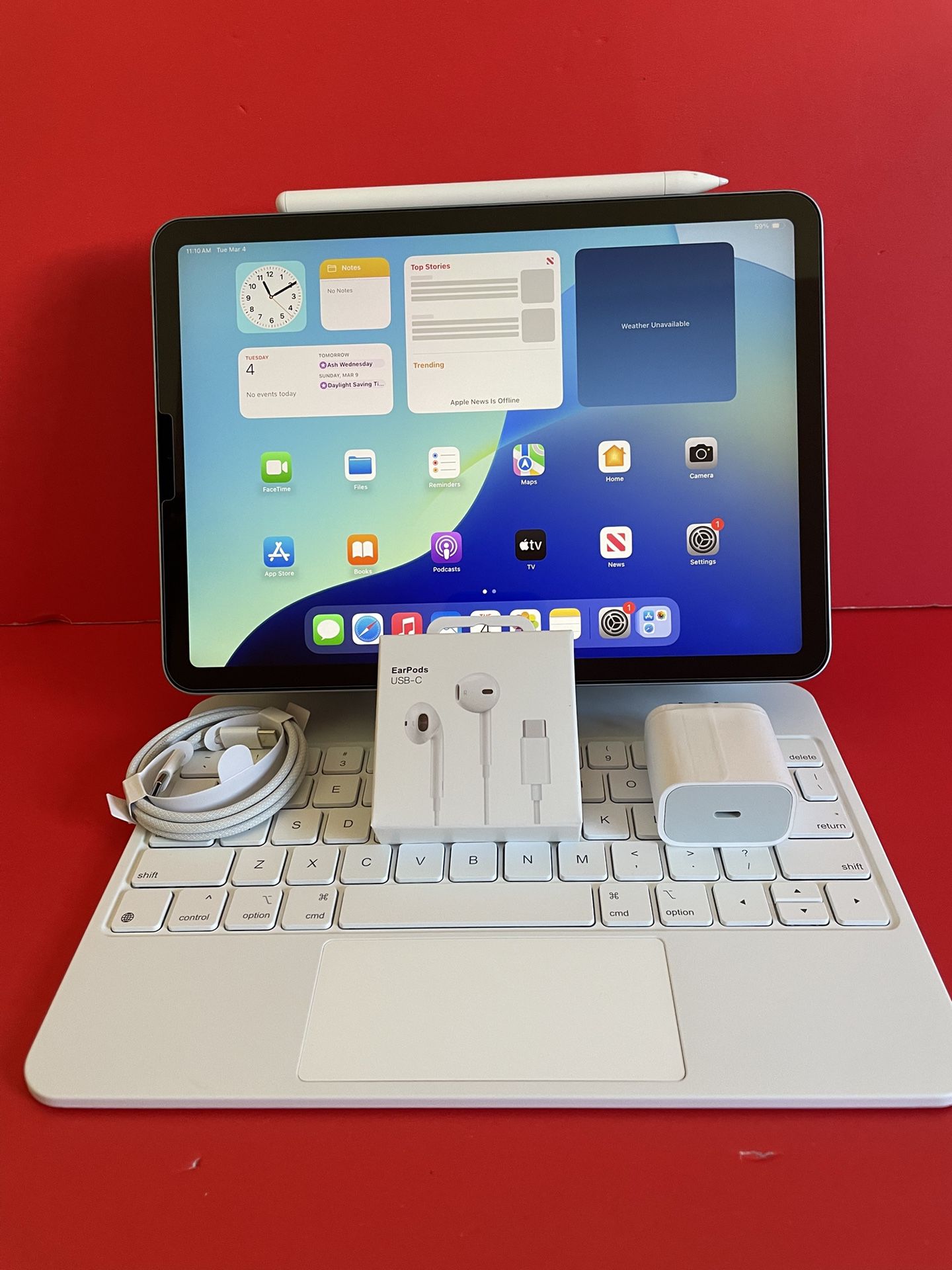 Apple IPad Air 5th Generation (10.9” Liquid Retina/ M1 chip / 2022 Model) 64GB with pen, keyboard case & Accessories (256gb $549)