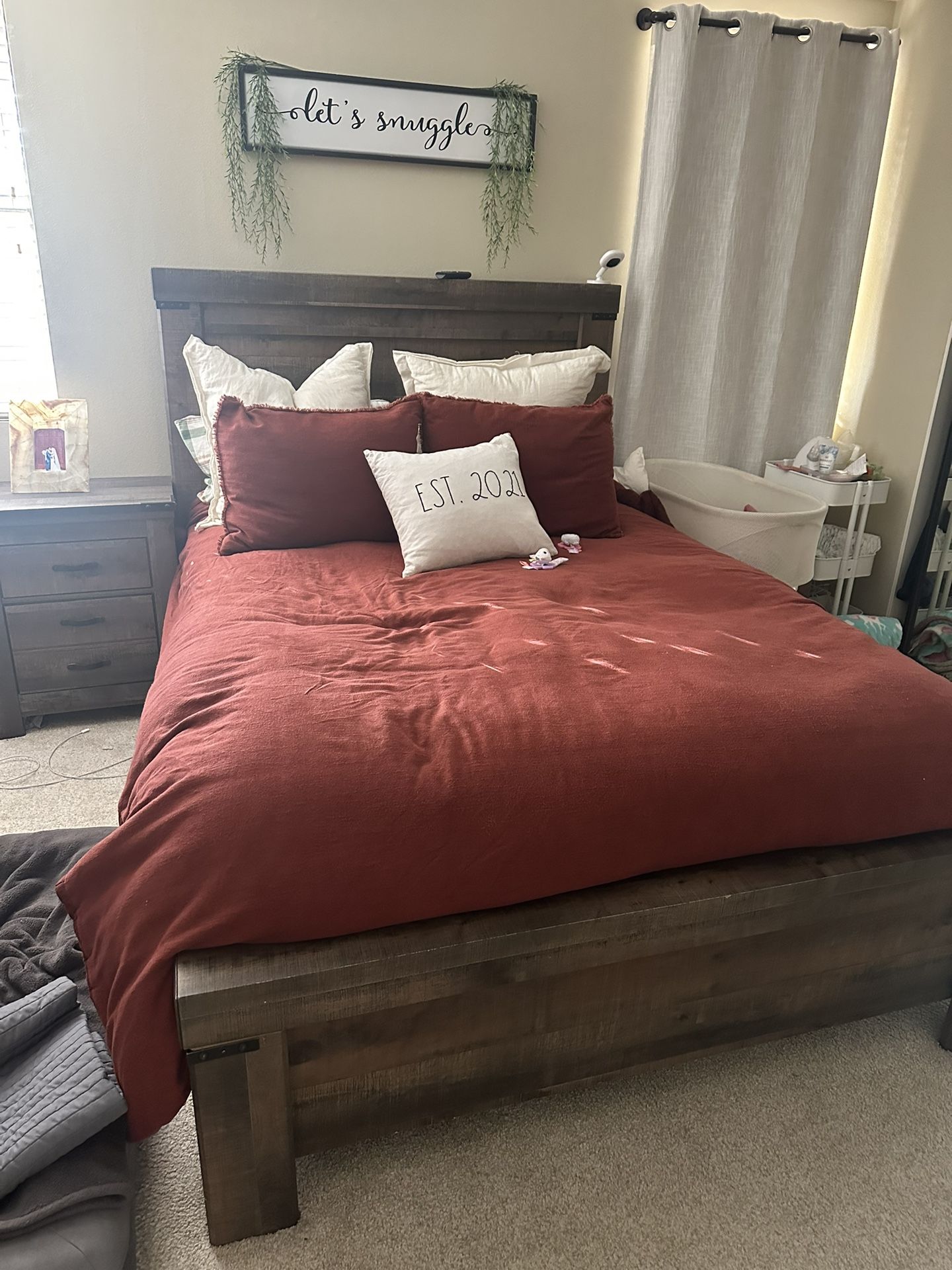 Ashley Furniture Trinell Bedroom Set.