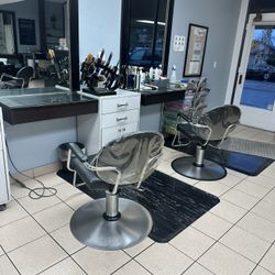 Hair Salon And Barbers Chairs 