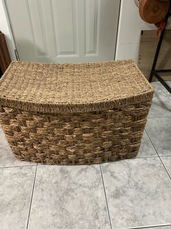 Large Woven Seagrass Storage Basket with Lid