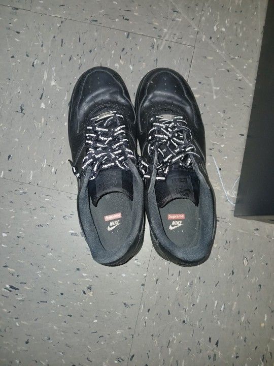 Supreme All Black Air Force 1