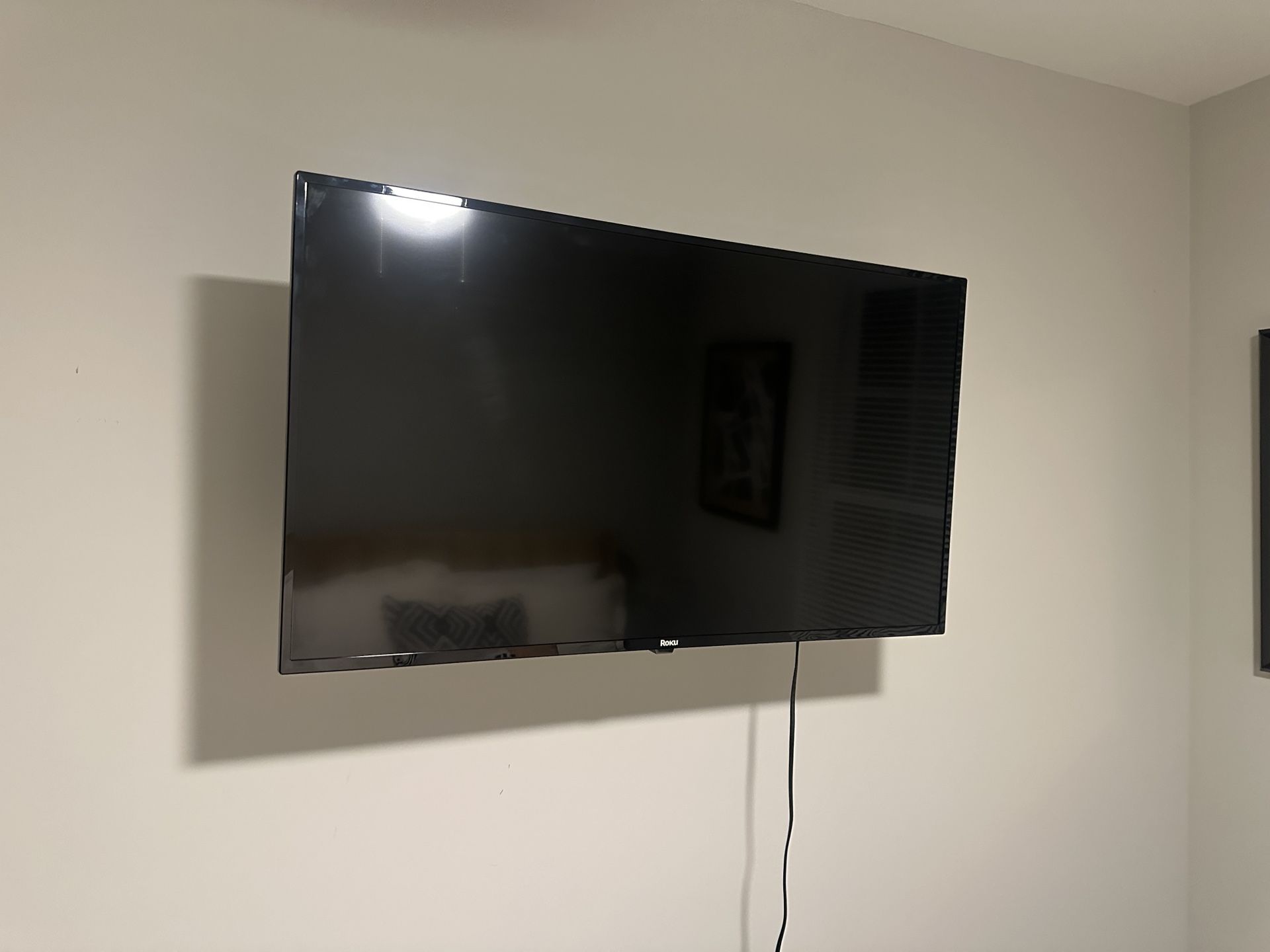 Roku TV And Wall Bracket