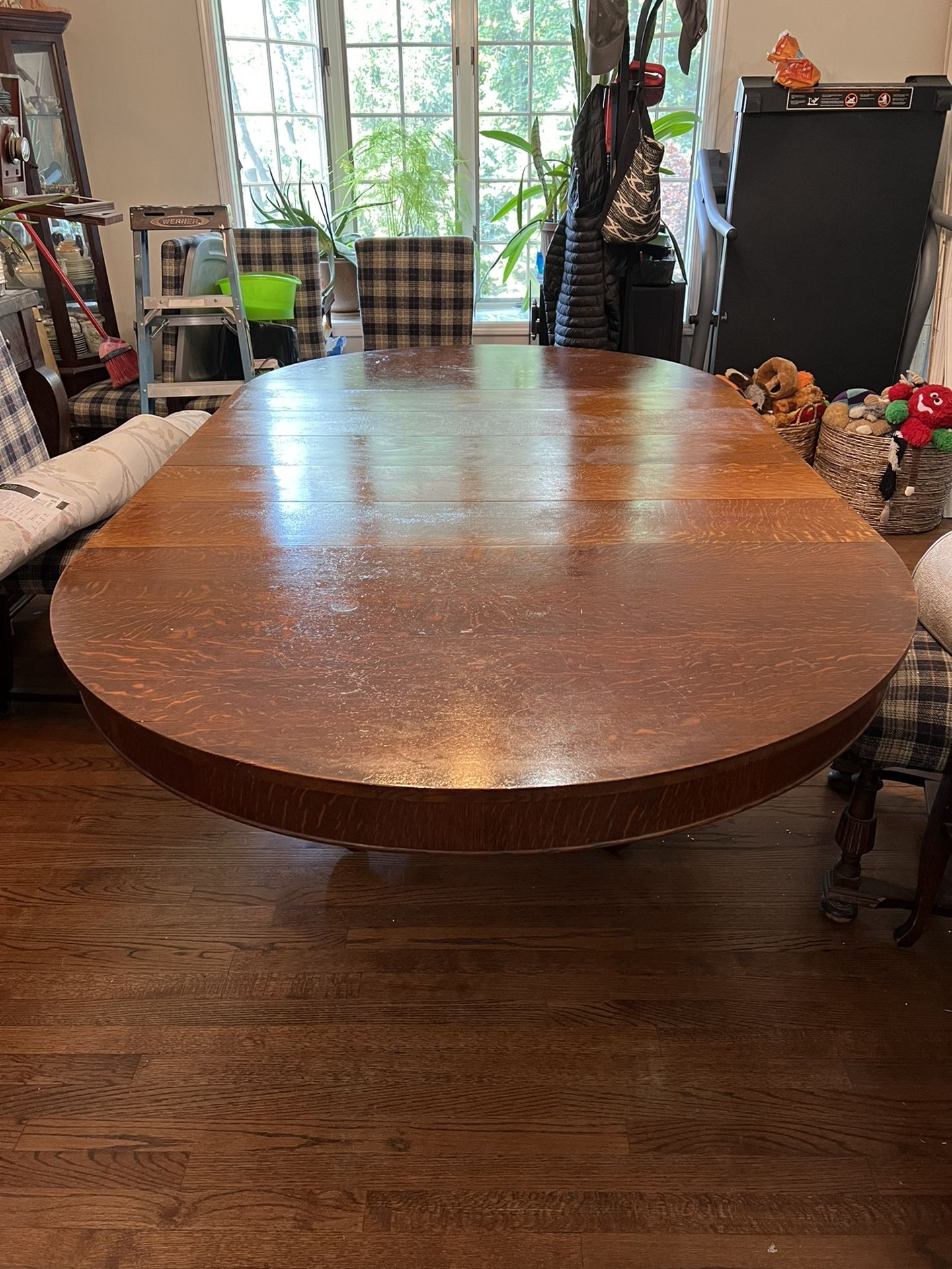 Round dining table wood early 1900’s ANTIQUE