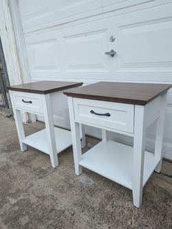 2 nightstands