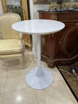 Beautiful Cocktail Table New🌷