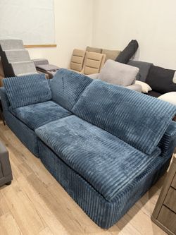 L80” x W38”x H24” sofa blue