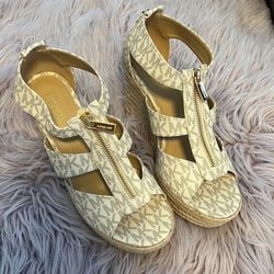 New Michael Kors wedge 6.5 runs like 7