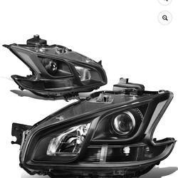 New in Box DNA Motoring For 09-14 Nissan Maxima Black Clear Corner Projector Headlight Lamps Pair, HL-OH-NM09-BK-CL1