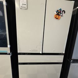 Samsung Bespoke 4-Door French in White Glass - Counter Depth