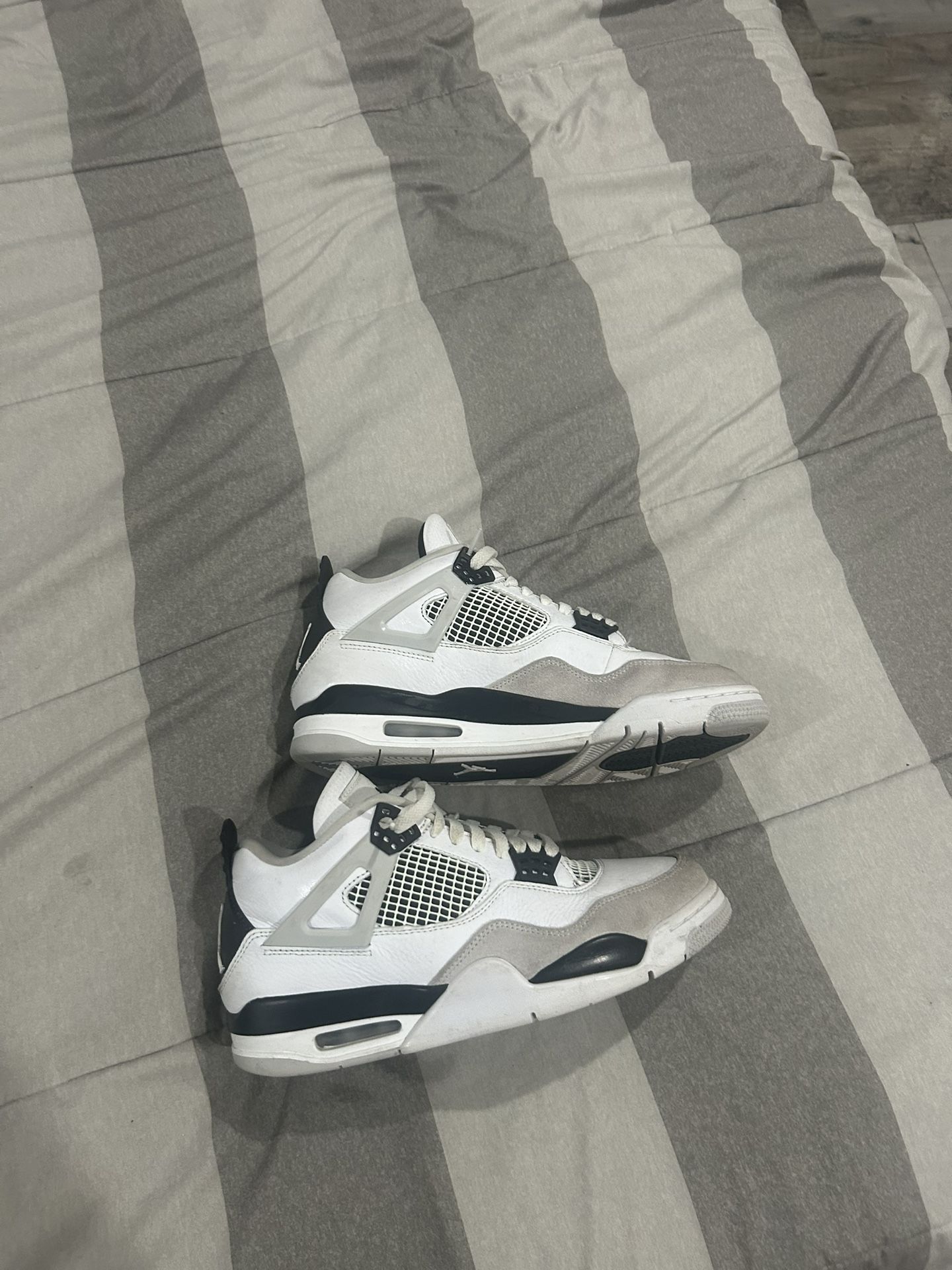 Jordan Military 4 Black