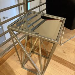 2 End Tables 