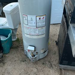 Water Heater 40 Gallons Good Working Condition 