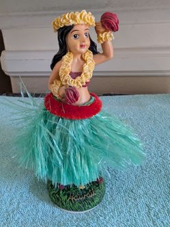 Dashboard hula girl
