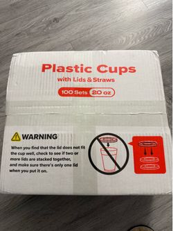 Plastic cups with lids and straws 20oz