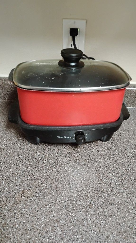 5-Quart Versatility Slow Cooker with Tote, Red, West Bend 84915R