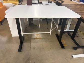 FLEXISPOT 48″ x 30″ Home Office Electric Height Adjustable Standing Desk Black Frame and white Top. new assembled $118 . 55”x28” $136