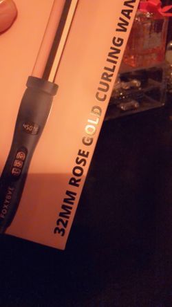 New foxybae 32mm rose gold curling wand