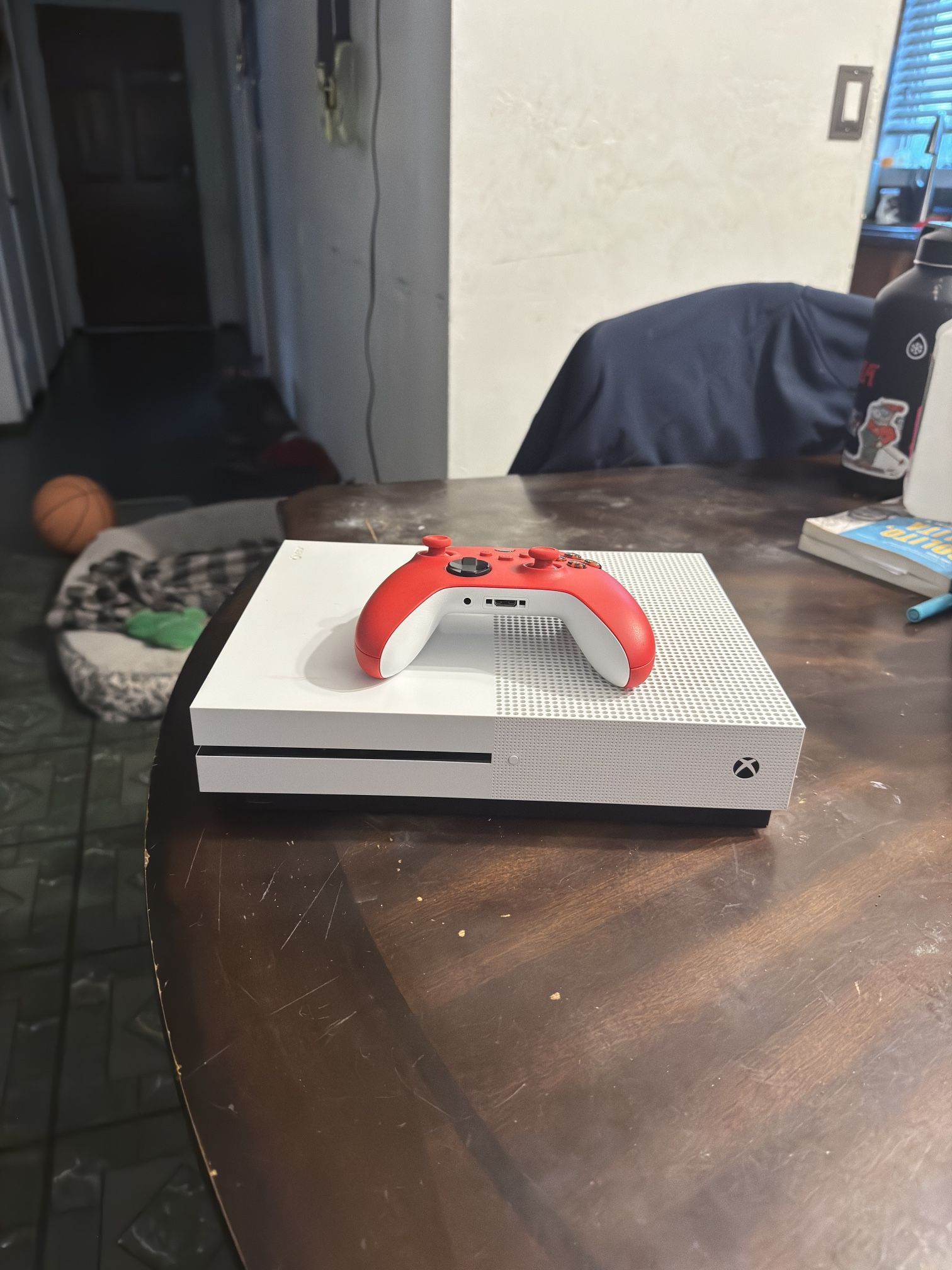 White Xbox One S