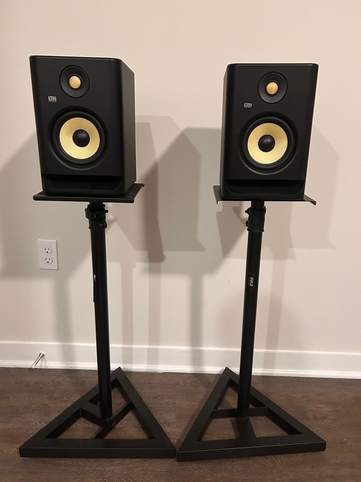 Rokit KRK RP5 G5 new ( PAIR ) + stands