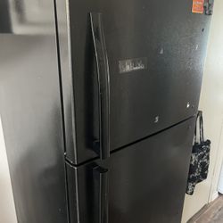 Fridge, Gas Stove, And Dishwasher (Read Description)