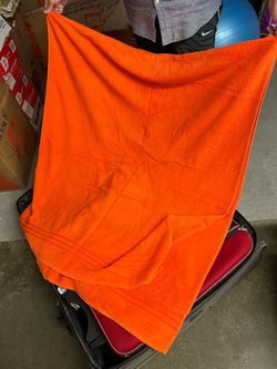 2 large wild orange Sheraton towels