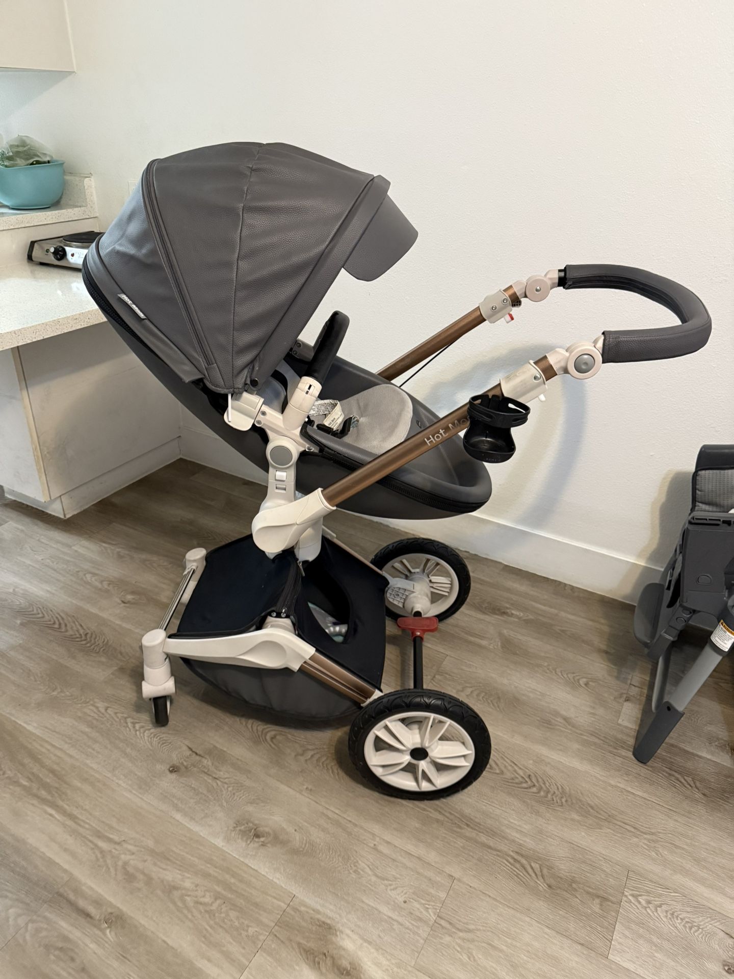 360 Degree Rotation Baby Stroller. Hot Mom