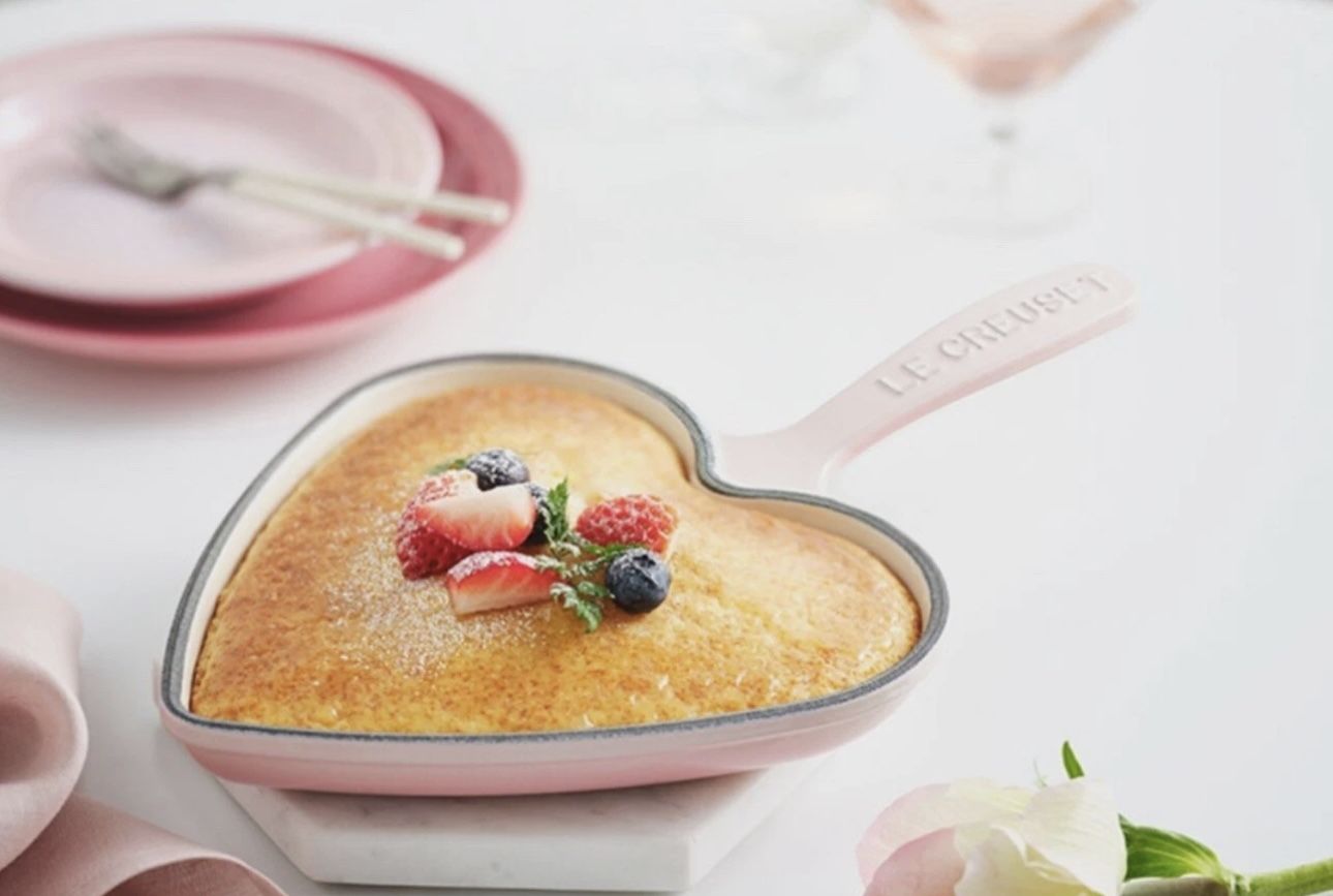 NIB LE CREUSET LIMITED EDITION SHELL PINK HEART CAST IRON SKILLET