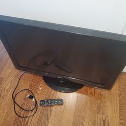 LG TV with remote control 32 inches Great for retro video games

