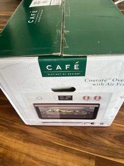 New in box Café Couture Oven with 14 essential cooking modes, including Air Fry, CrispFinish, Bake, Broil, Roast, Toast, Pizza, WiFi & Smart Connected