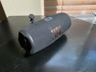 JBL Charge 5