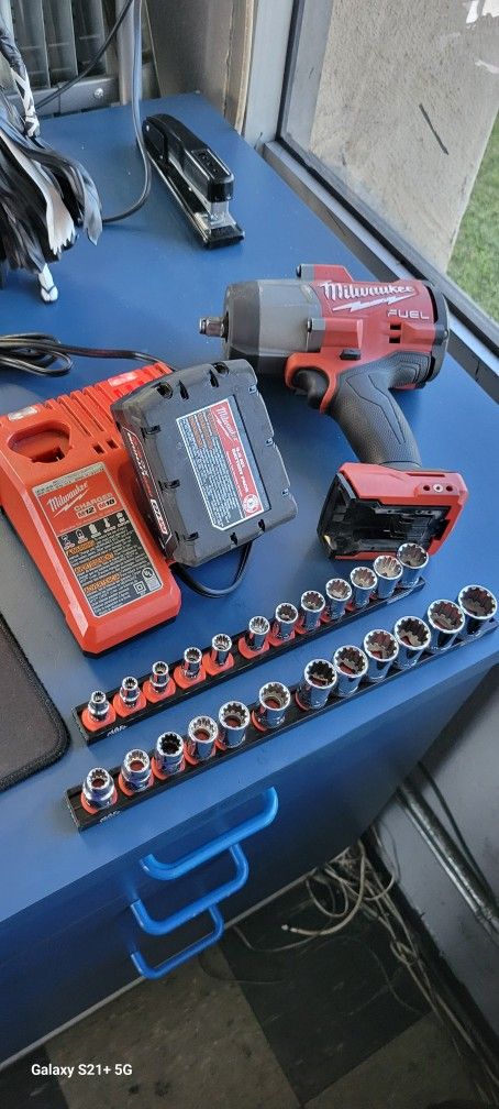 1/2 Milwaukee Impact Gun With Mac Tools Sockets